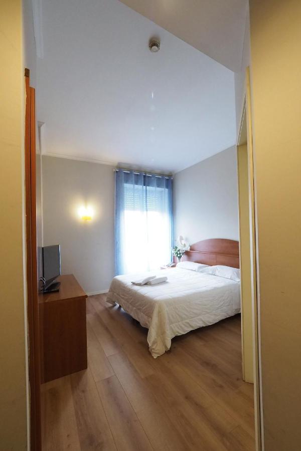 Hotel Laura Рим Экстерьер фото